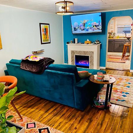 Апартаменты Boho-Chic Travel Pad - Unit 2 Блумингтон Экстерьер фото