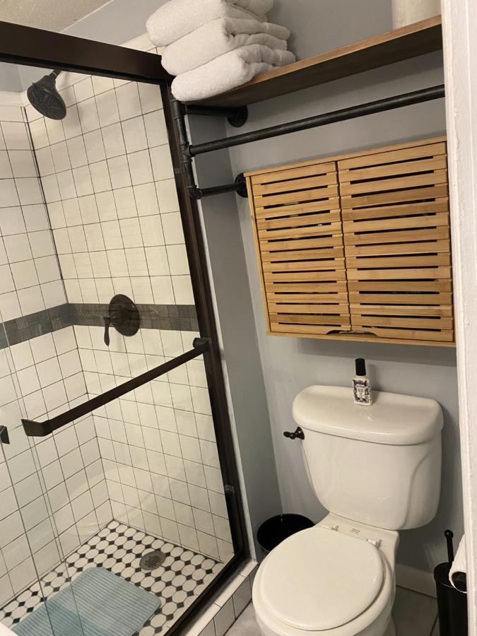 Апартаменты Boho-Chic Travel Pad - Unit 2 Блумингтон Экстерьер фото