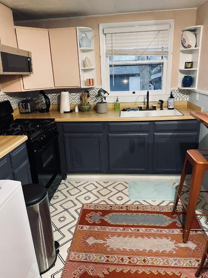 Апартаменты Boho-Chic Travel Pad - Unit 2 Блумингтон Экстерьер фото