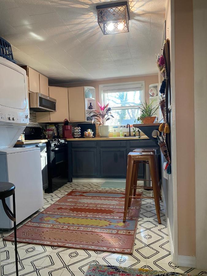 Апартаменты Boho-Chic Travel Pad - Unit 2 Блумингтон Экстерьер фото